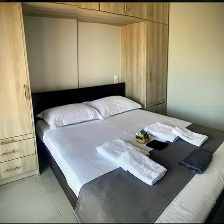 Exotic Luxury Nikiana